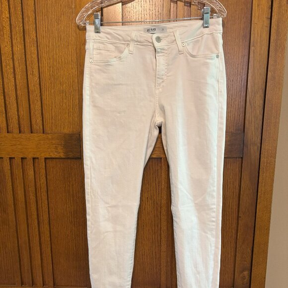 Discount Shipping New without tags, Just Black size 29x28 White Jeans - Picture 1 of 3